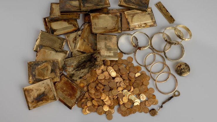 монети браслети портсигари артефакти золото прикраси