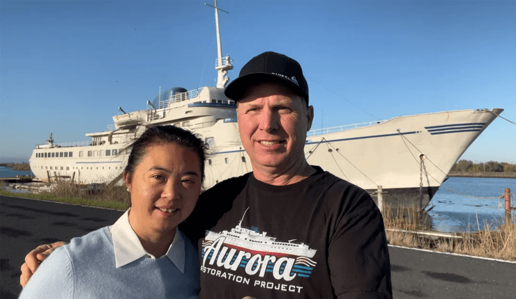 Чоловік купив круїзний лайнер, судно "Аврора", Аврора, 85 кают, відритий басейн, реставрація корабля, прибережний музей