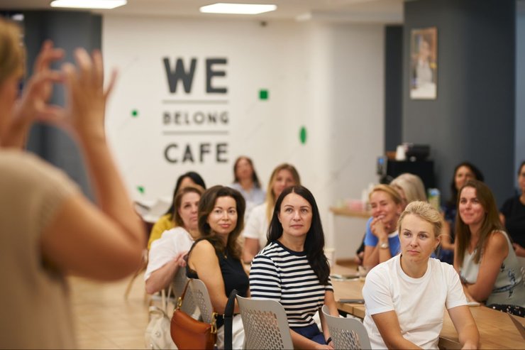 Зустріч шкільної спільноти у форматі ранкової кави для батьків