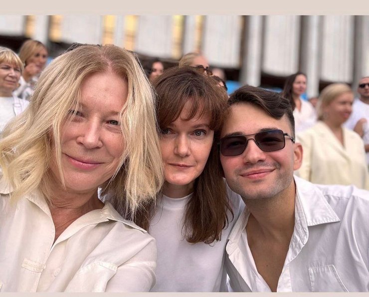 Лілія Пустовіт, Соня Забуга, Іван Фролов