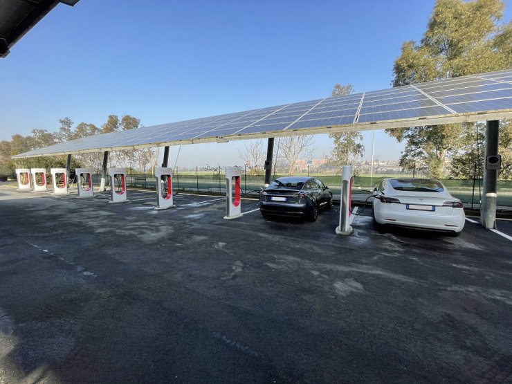 Tesla, Supercharger