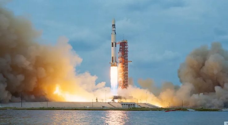 ракета "Сатурн V" Вартість запуску ракет у космос знизилася за 65 років на 96 %: скільки це коштує зараз