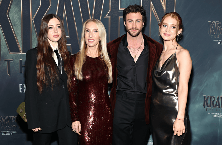 Аарон Тейлор-Джонсон и Сэм Тейлор-Джонсон с дочерьми