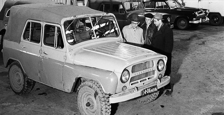 автомобиль УАЗ-469