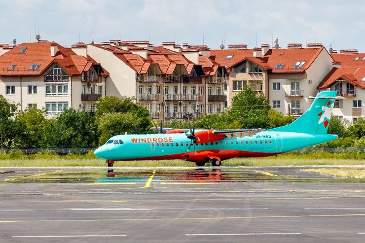 авиакомпании в Украине, авиарейсы в Украине, аэропорт Львов, аэропорт Ужгород, аэропорты в Украине, открыть небо, пассажирские авиаперевозки, открыть небо для самолетов в Украине, авиасообщение в Украине