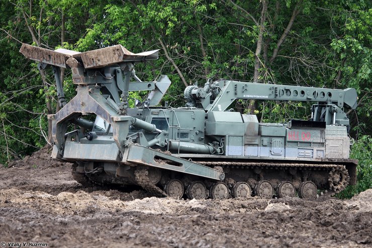 Бойцы ВСУ показали в работе редкую машину БАТ-2