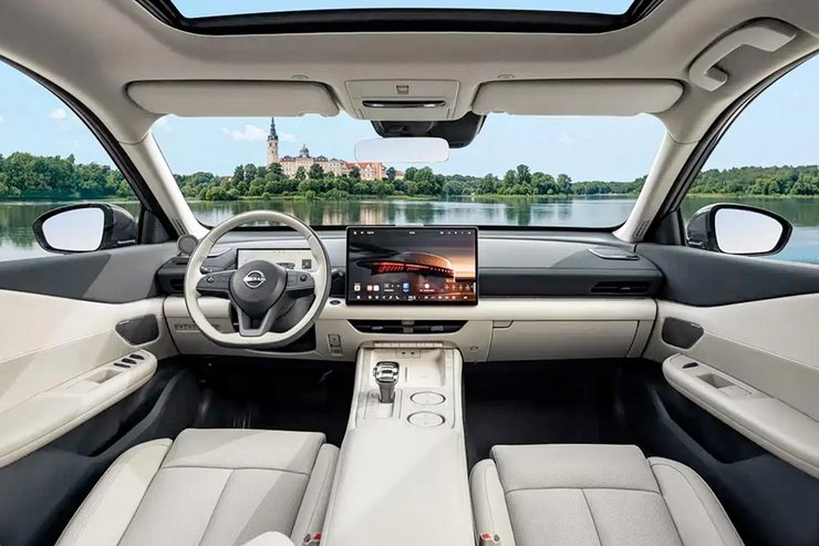 У салоні встановили великий 15,6-дюймовий тачскрін