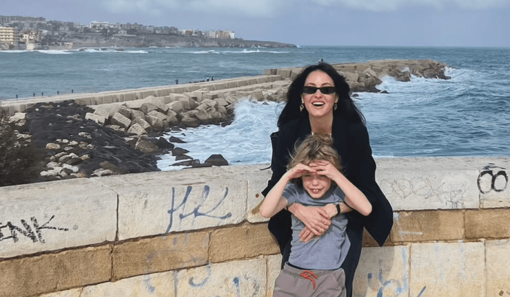 Мелани Хэмрик с сыном Деверо