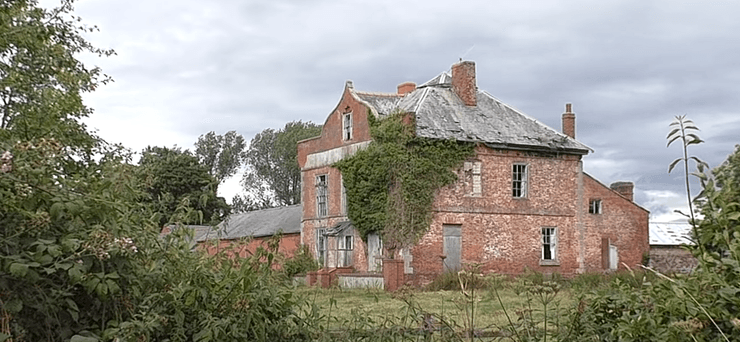Покинутий особняк в Уельсі, маєток, особняк, дім, старовинні листи, записки, занедбана будівля, застигло в часі