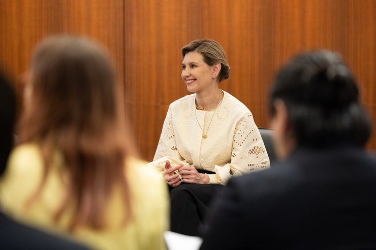 Олена Зеленська, Олена Зеленська Сеул, Олена Зеленська вишиванка