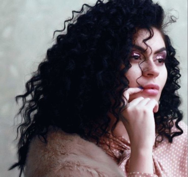 афропряді на бігуді, модні зачіски