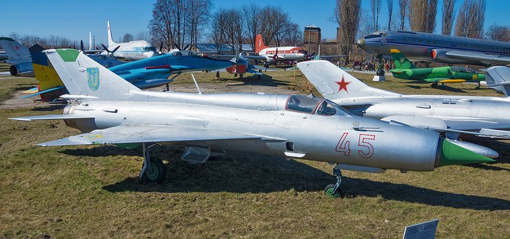 самолет МиГ-21