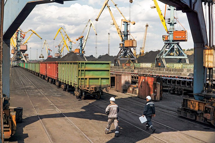 Важная цепочка. Целые отрасли зависят от логистических сетей, производителям нужна исправная работа портов, железной дороги