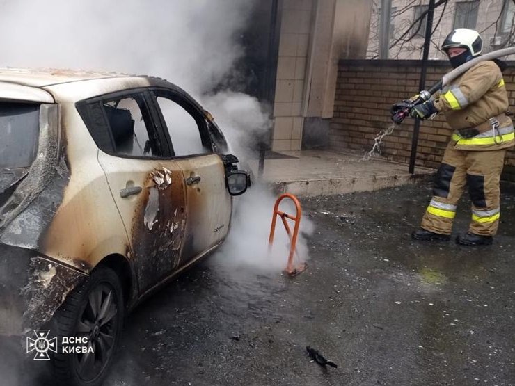 спалене авто київ, в києві вибухнуло авто
