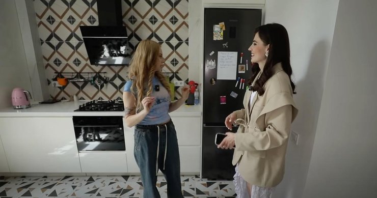 Эмма Антонюк показала свою квартиру