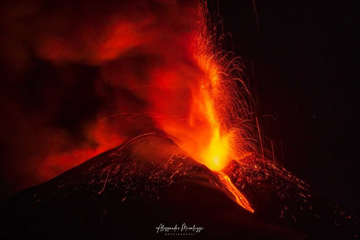 катания, сицилия, извержение, извержение вулкана, этна, лава, пепел