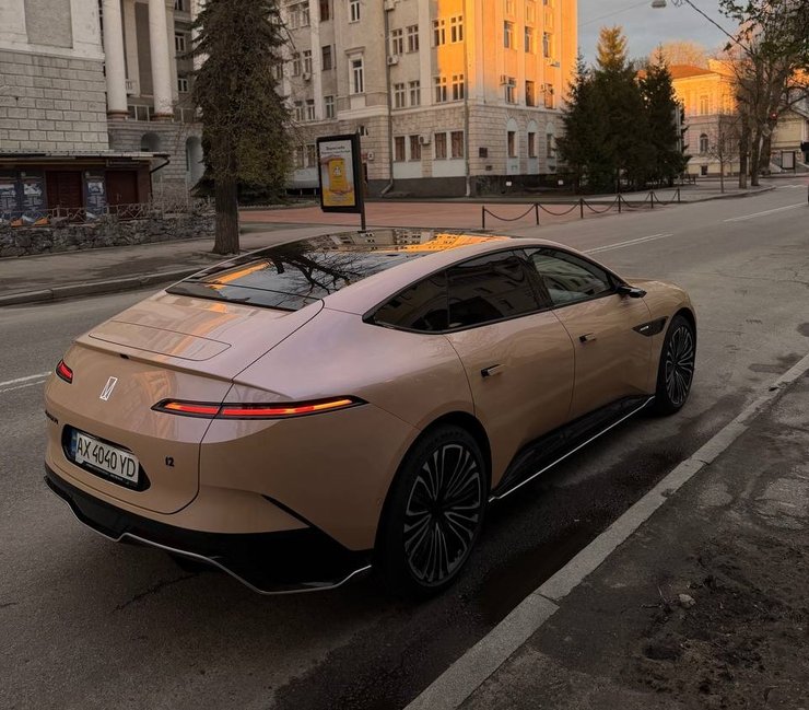 електромобіль Avatr 12