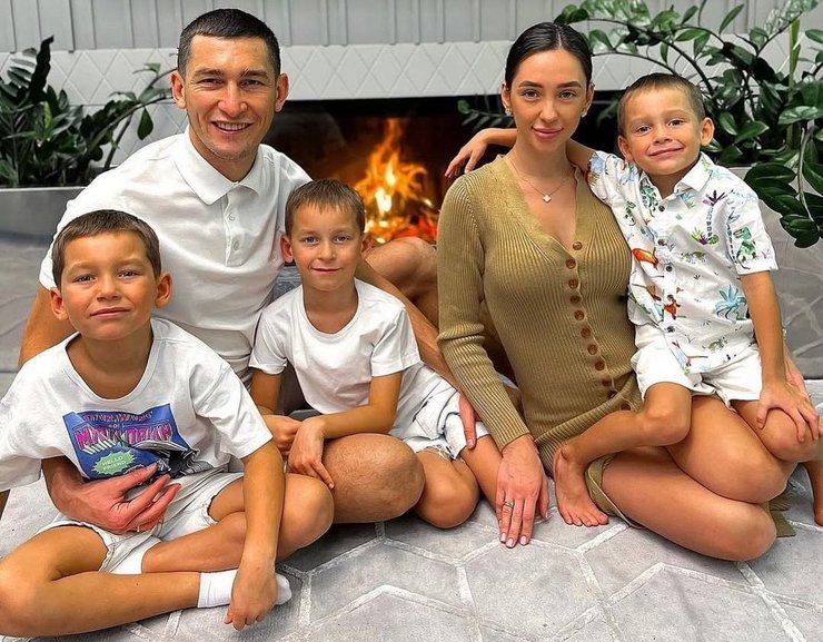 Степаненко с семьей