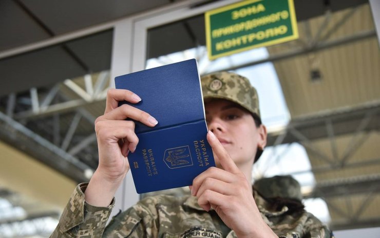 Права пасажирів під час проходження паспортного контролю