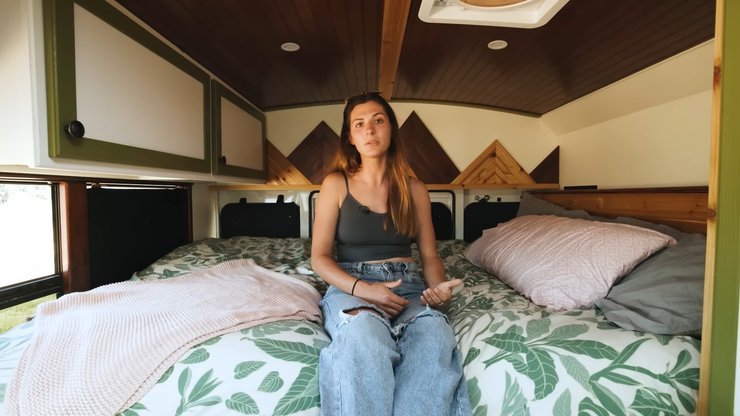 Дом на колесах из школьного автобуса