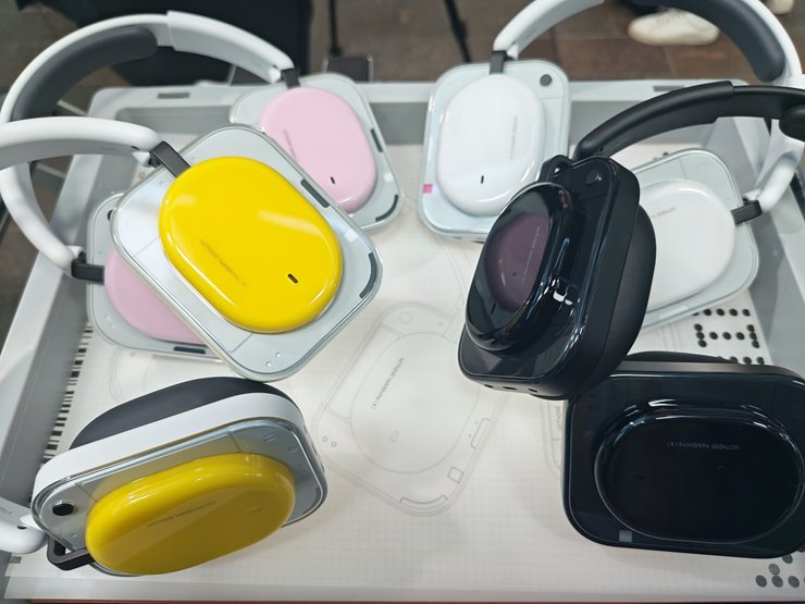 Кольори навушників Nothing Headphone (a)