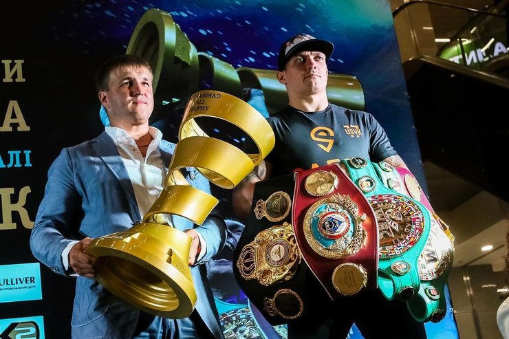 Александр Красюк, Александр Усик, боксер, промоутер