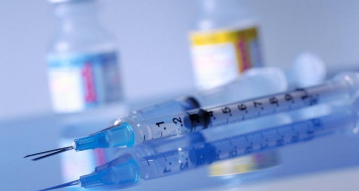 Шприц, лекарство