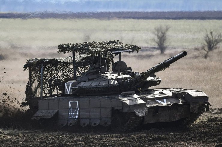 танк ЗС РФ застряг у болоті