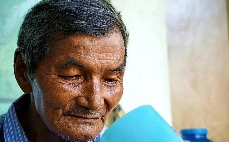 Мужчина не может уснуть, мужчина, заболел лихорадкой, не может спать, не спит более 60 лет, пенсионер, феномен, чудо