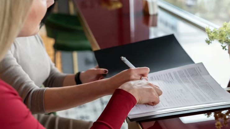 Закон определяет правила и гарантии для труда несовершеннолетних