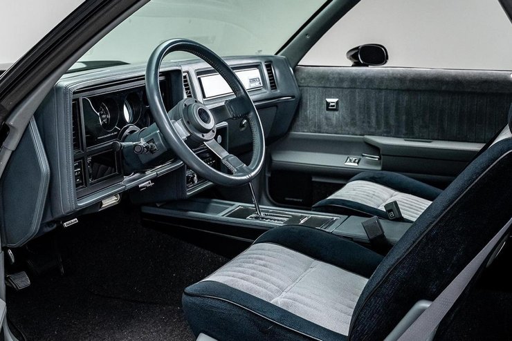 салон Buick GNX