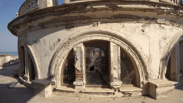 Заброшенный дворец в Италии, роскошный дворец, Рай у моря, разрушается и гниет, устраивали балы, показы мод, остались руины