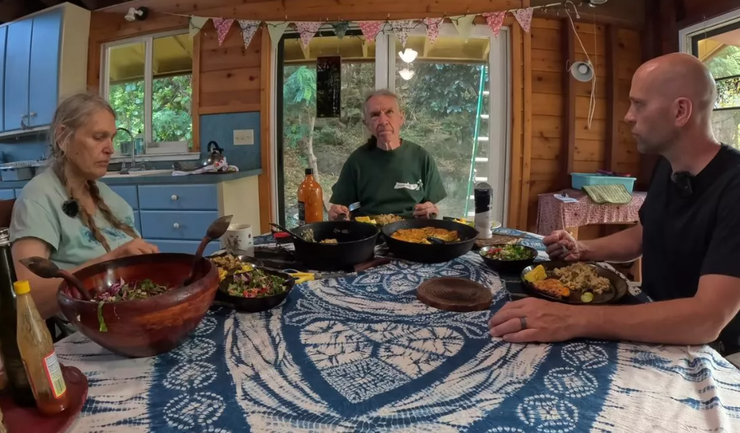 Жизнь дикарей в джунглях, пара прожила 50 лет без цивилизации, туризм, путешествия, необычный образ жизни, видео, США