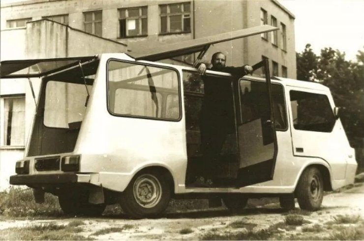 український мікроавтобус