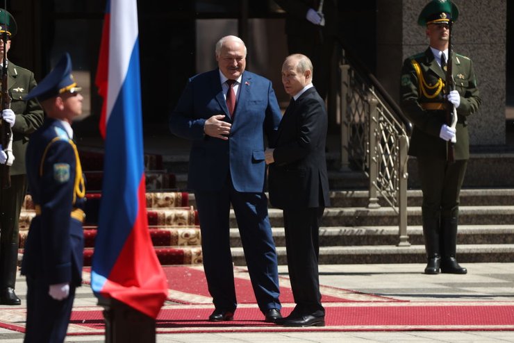 Александр Лукашенко, Владимир Путин, лукашенко переговоры с россией, лукашенко сотрудничество с украиной, лукашенко сотрудничество с днр, политика лукашенко, стратегия лукашенко, лукашенко посредник