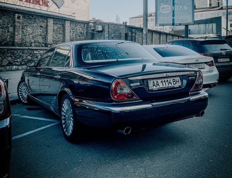 Daimler Super 8, Jaguar XJ