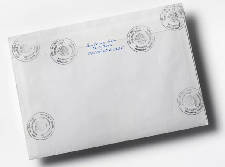 Конверт, переданий до Чеського національного архіву і заборонений до розкриття до 2025 року