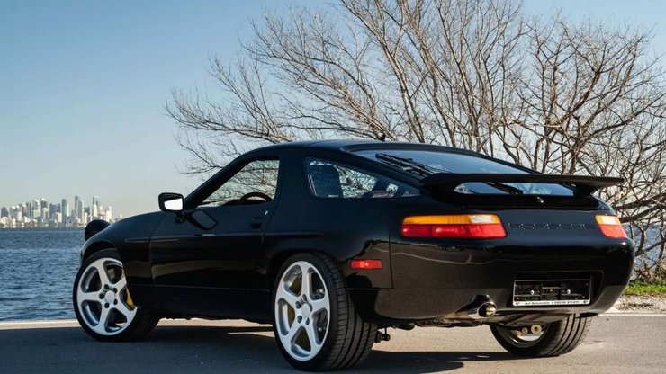 Porsche 928 RUF