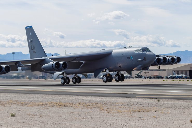 літак B-52, літак B-52 Stratofortress, стратегічний бомбардувальник сша