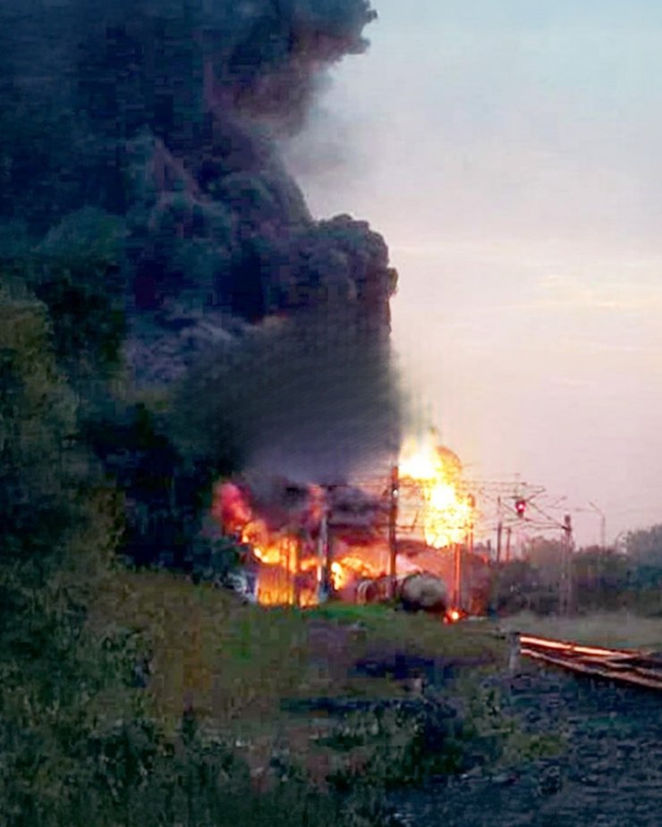 В Крыму загорелся поезд с горючим в Джанкое 26 августа