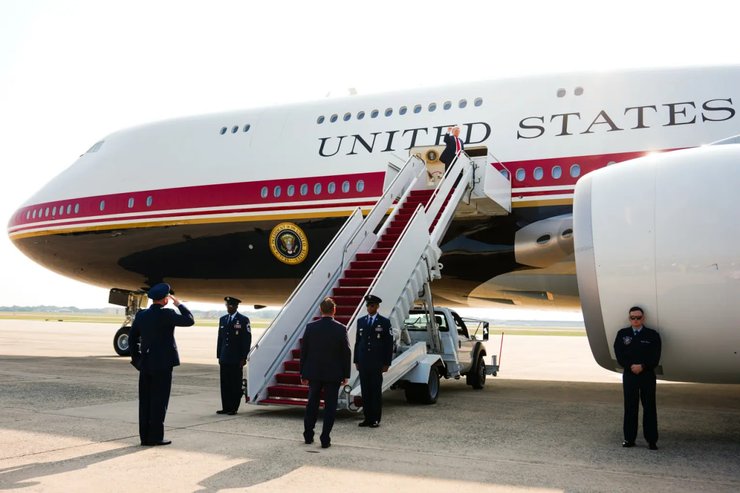 Президент США Дональд Трамп уперше піднявся в небо на новому Air Force One, який подарував Катар