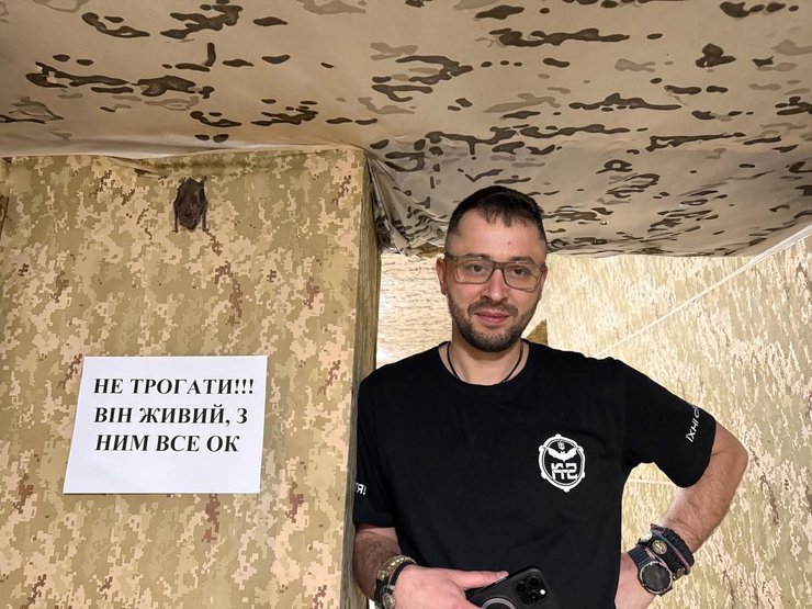 Кирило Верес завів у бліндажі кажана