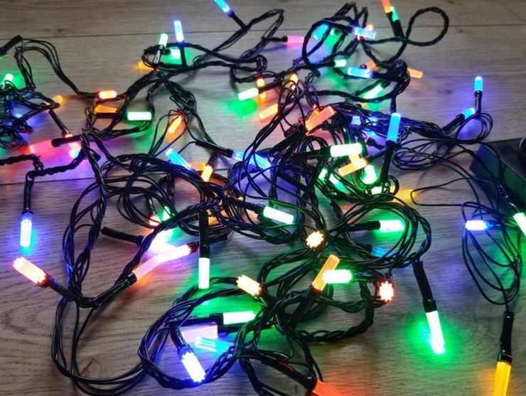 Чим новорічні гірлянди можуть зашкодити людям, знавець розповів про можливий вплив, з чим це пов'язано