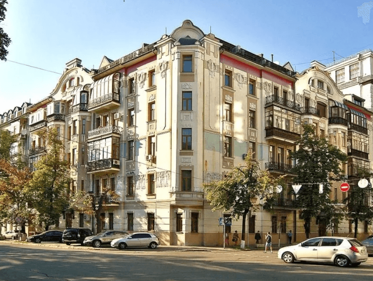 Дом на Институтской в Киеве, в котором супруги имеют квартиру