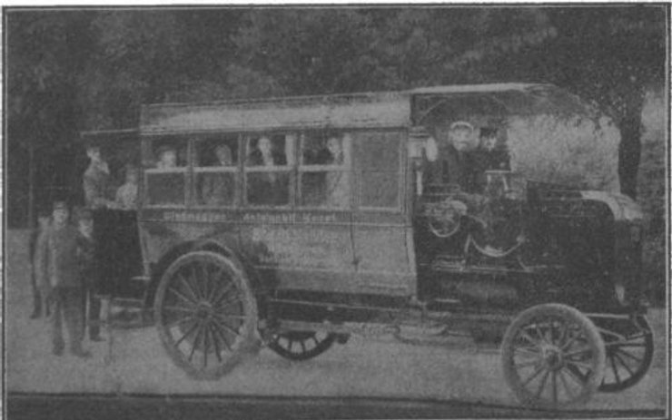 перший автобус в Україні, перший автобус