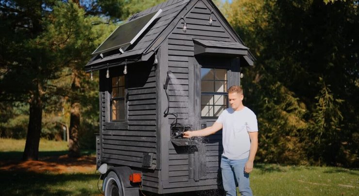 Самый маленький дом в мире, дом, дом на колесах, мировой рекорд, необычное жилье, блогер построил дом, крошечный дом,