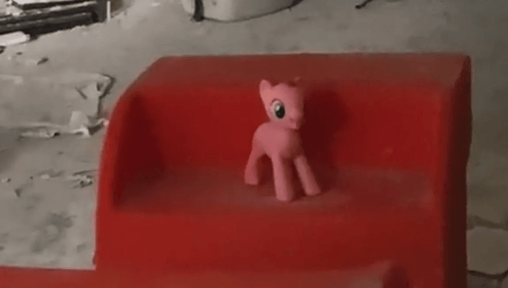 Заброшенная клиника в США, психиатрическая лечебница, клиника, заброшенное здание, жуткая игрушка, напугало людей, были не одни