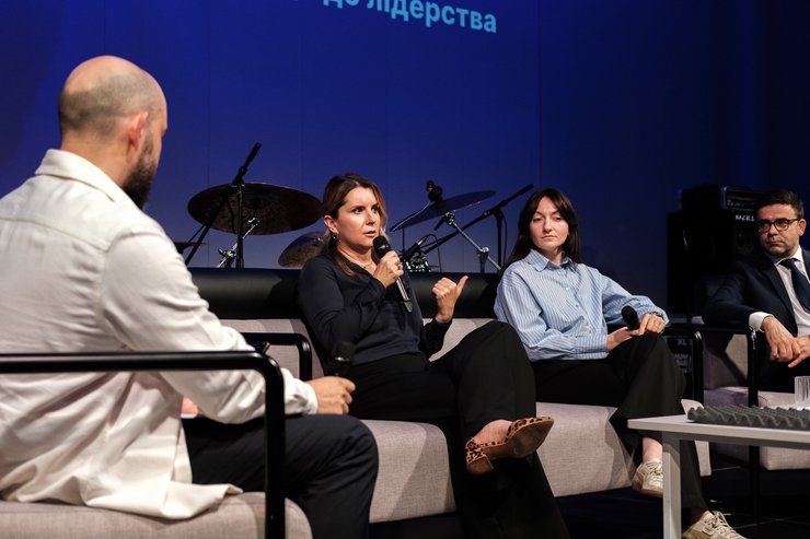Отдельной темой стала реинтеграция ветеранов. Основательница Alltogether.jobs Ольга Новикова рассказала о наиболее эффективной практике для компаний