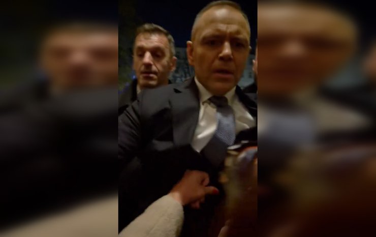 Президент Польщі екстренно повернувся до Польщі