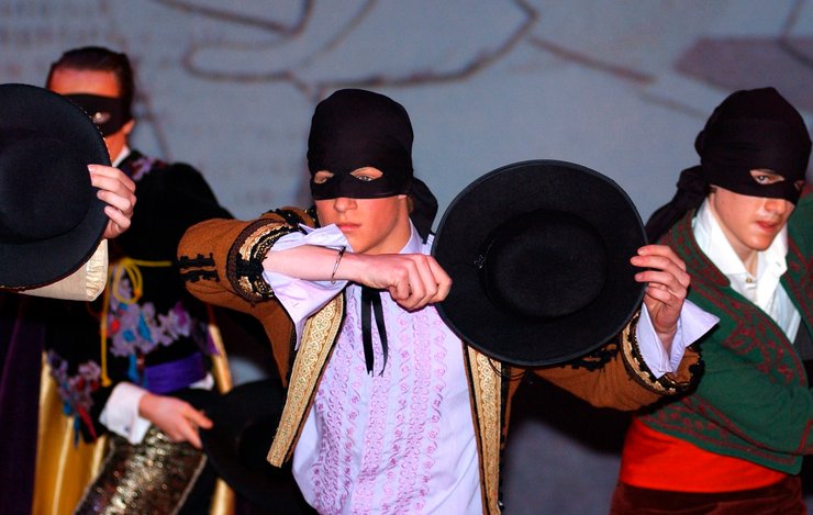 принц Гарри в маске, постановка, костюм